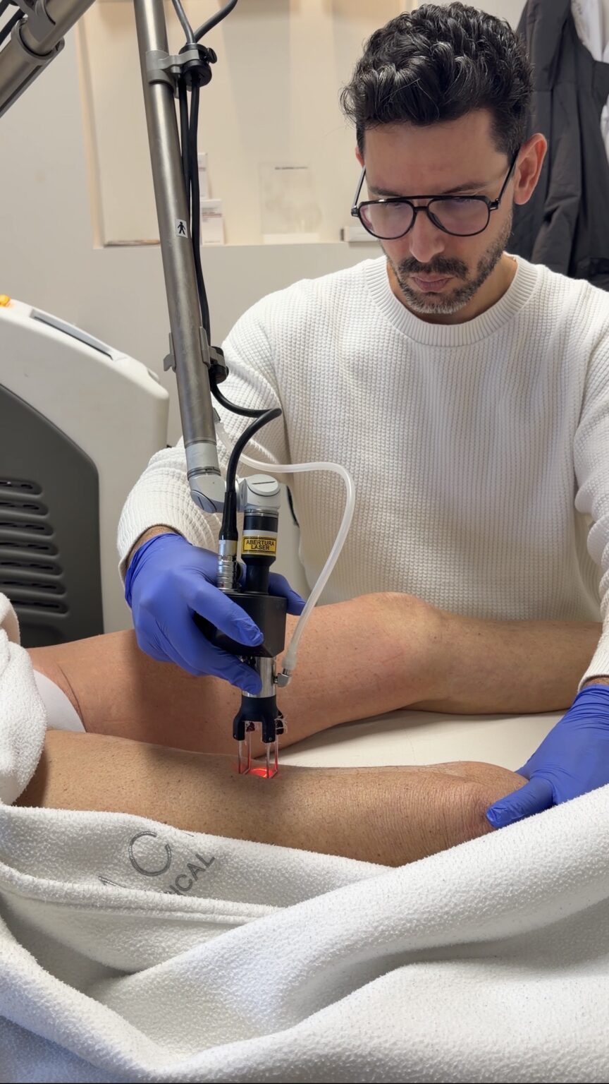 Antes y después de rejuvenecimiento facial médico estética en Fene Clínica Dr Luna.