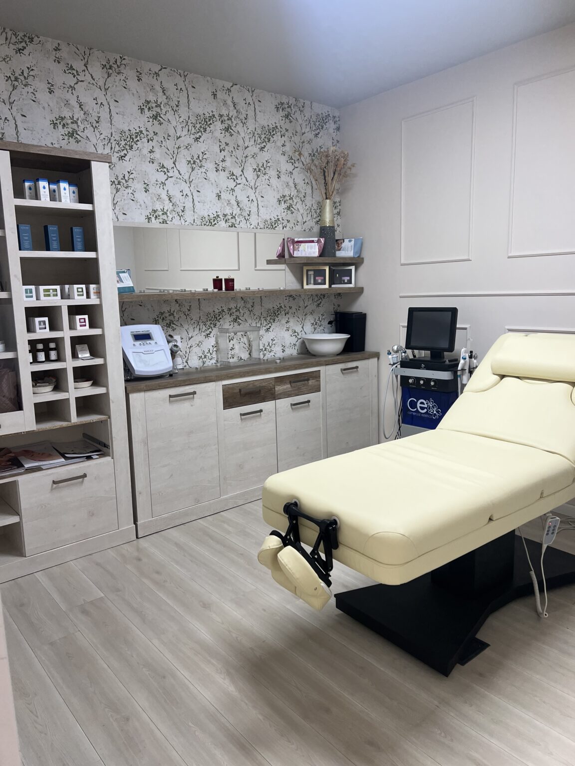 Diseño de perfilado labial y pómulos con medicina estética de alta precisión en A Coruña.
